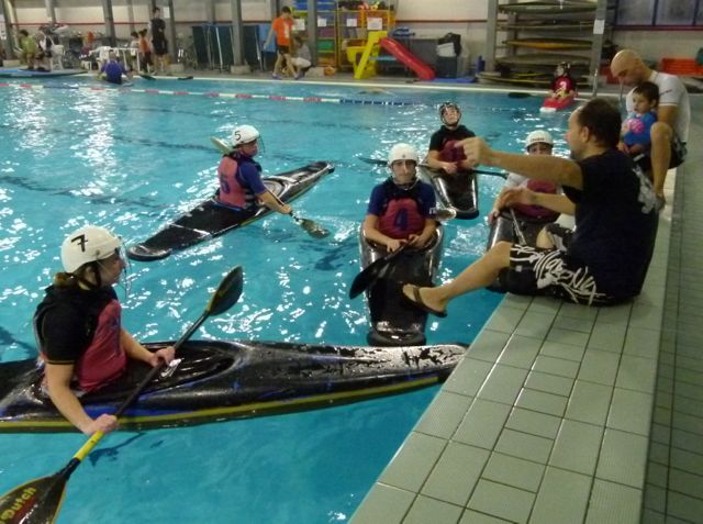 Primo torneo in piscina, le donne in finale!