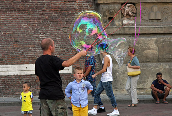 varie-bolle-sapone-piazza-Nettuno-1.jpg